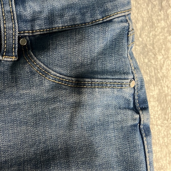 BLANKNYC stressed jeans Size 26. & no boundaries brown floral top size M 7-9 - Picture 4 of 15